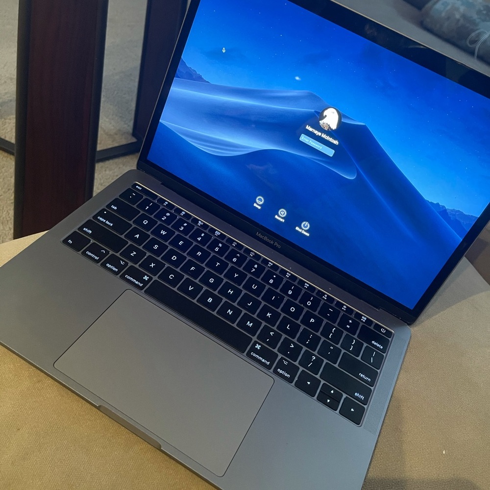 2017 Mac Book Pro $650